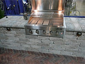 Outdoor Kitchens & Grills